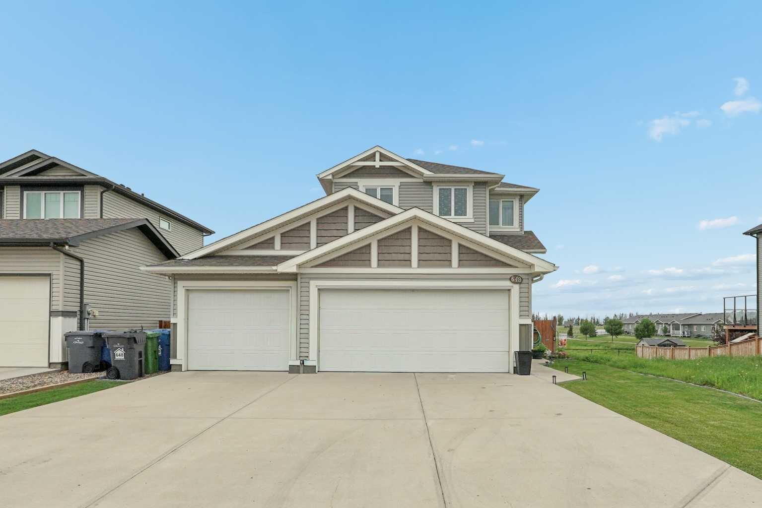 Property Photo: 648 Parkside Green AB T1M 0B2