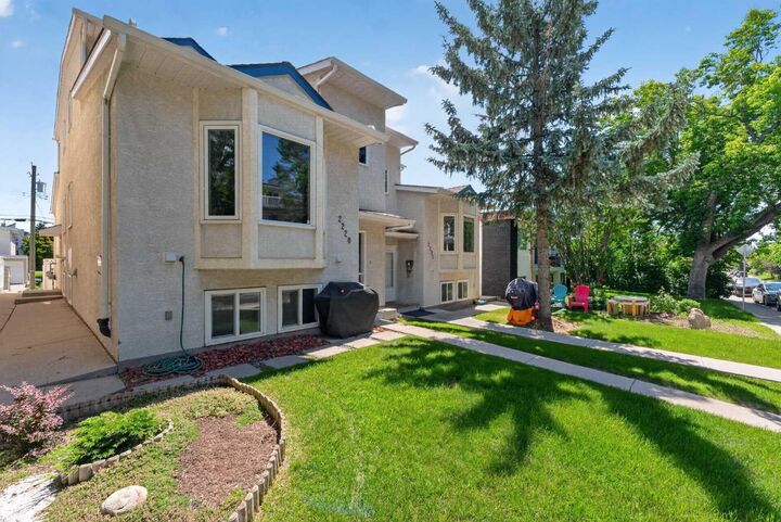 Property Photo: 2220 29 Street SW 2 AB T2E 2K2