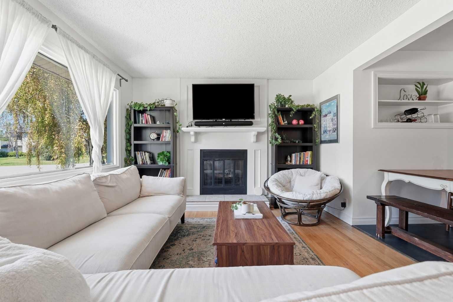 Property Photo: 96 Waterloo Drive SW AB T3C 3G3