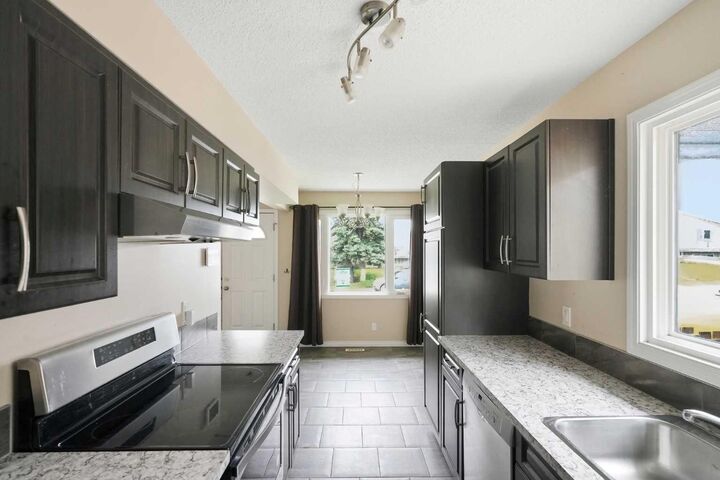 Property Photo: 118 Dovertree Place SE AB T2B 2K3