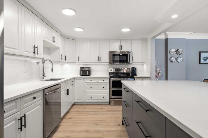 Property Photo: 2425 90 Avenue SW 207 AB T2V 4X8