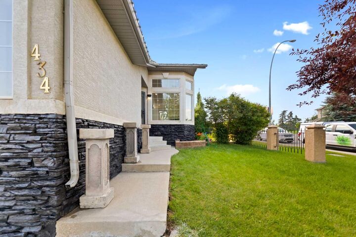 Property Photo: 434 Harvest Grove Place NE AB T3K 4T8