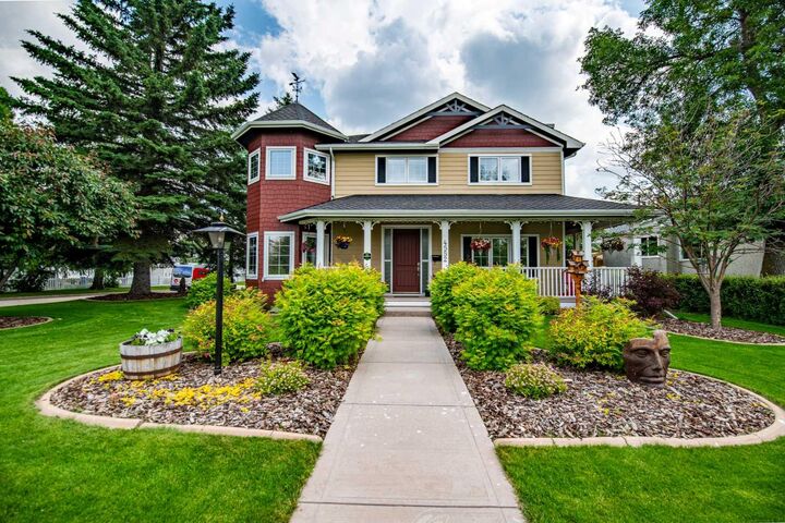 Property Photo: 4552 Waskasoo Crescent AB T4N 2M2