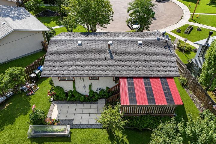 Property Photo: 5035 58 Street Close AB T4T 1G5