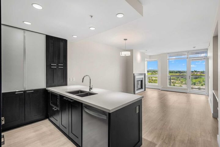 Property Photo:  222 Riverfront Avenue SW 1712  AB T2P 0X2 