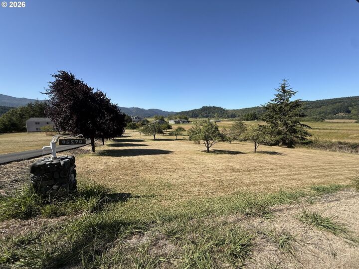 Property Photo: 95570 N Bank Rogue River Rd OR 97444