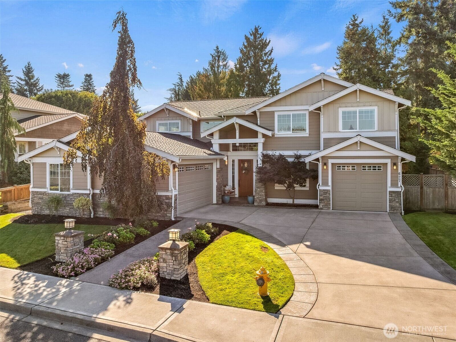 Property Photo:  627 SW 185th  WA 98166 