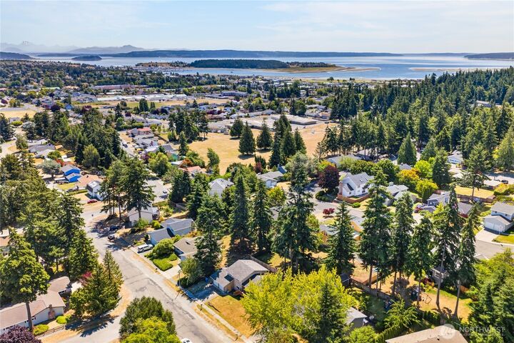 Property Photo:  1113 SW 2nd Avenue  WA 98277 