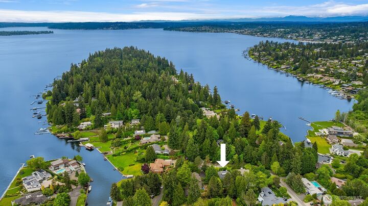 Property Photo: 3143 Hunts Point Road WA 98004