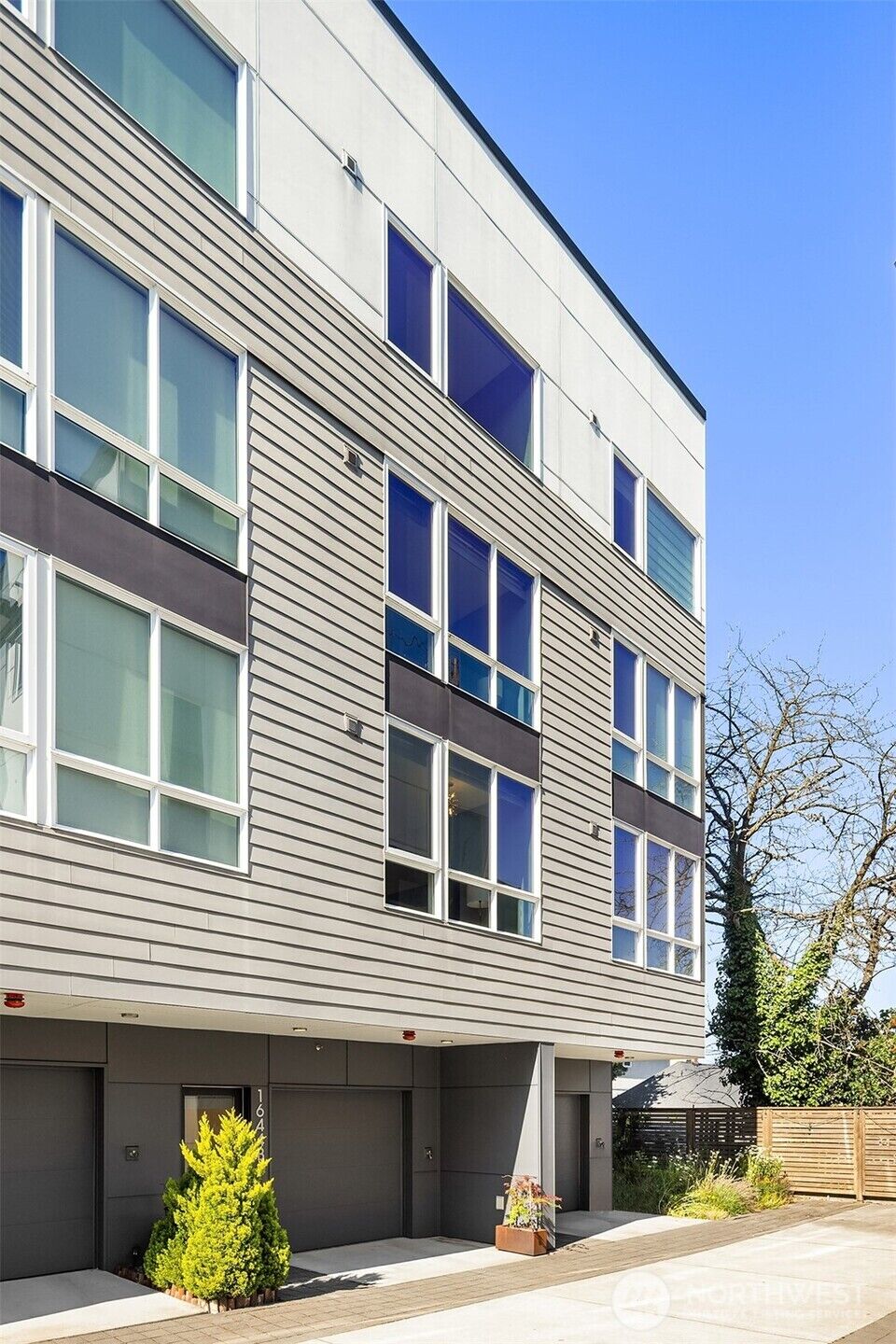 Property Photo: 1644 B 20th Avenue WA 98122