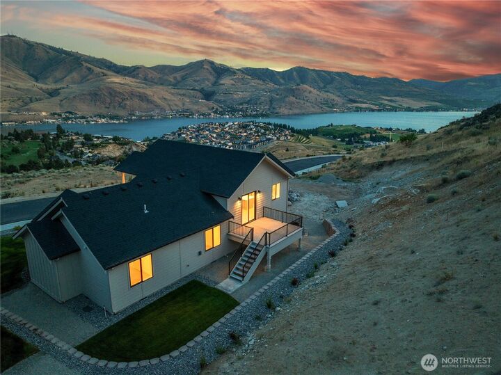 Property Photo:  926  Long Drive  WA 98816 