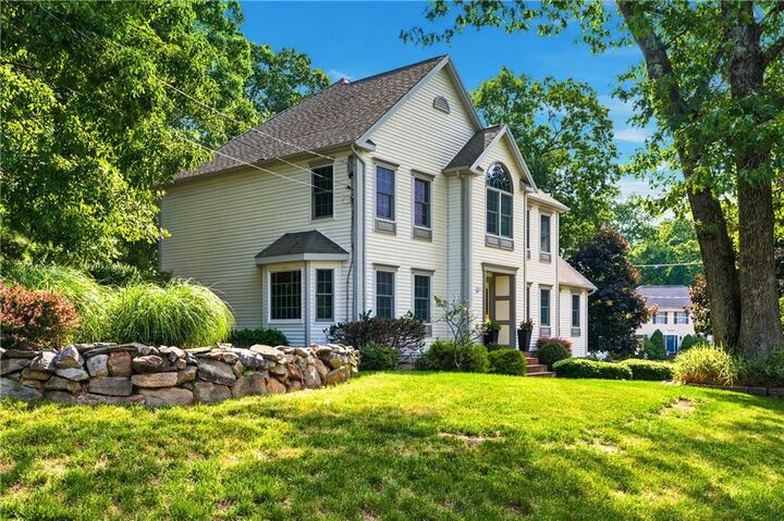 Property Photo:  6 Cathedral Court  RI 02864 