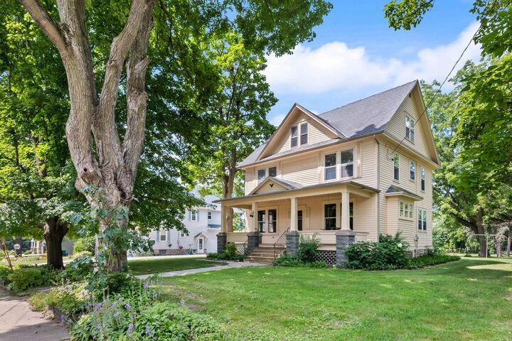 Property Photo:  810 S Grove Street  WI 54971 