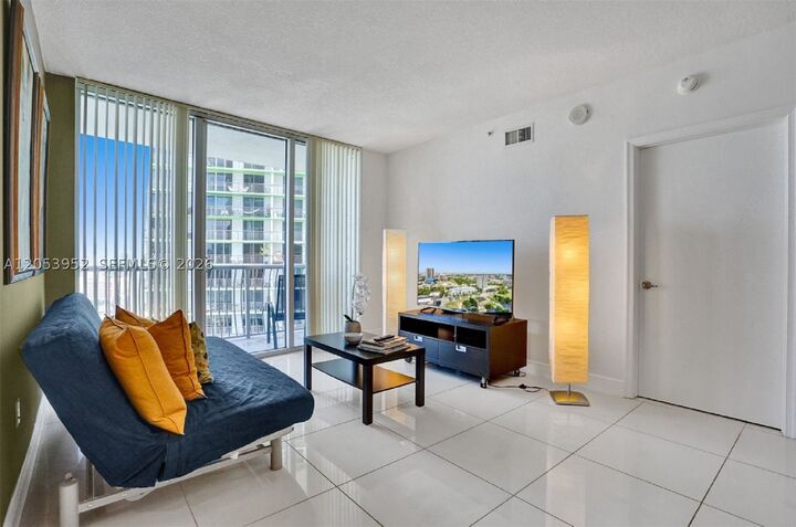 Property Photo: 1750 N Bayshore Dr 2911 FL 33132