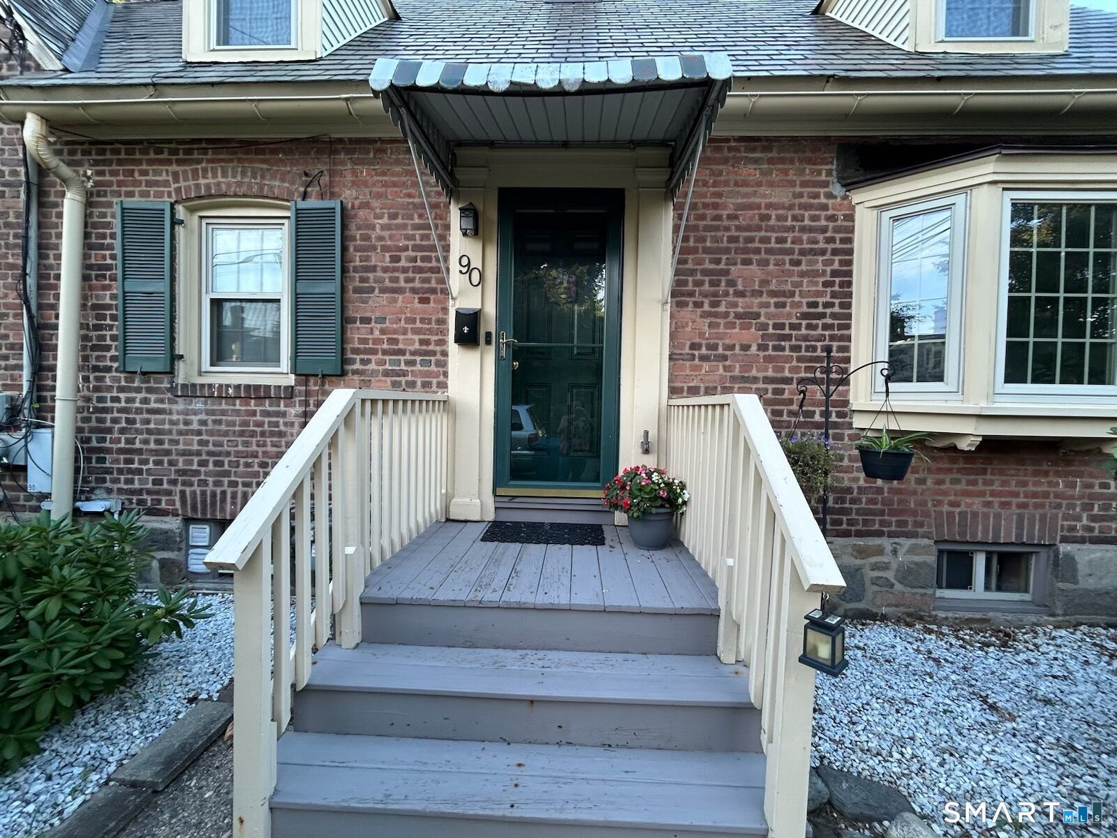 Property Photo:  90 Sims Street  CT 06604 