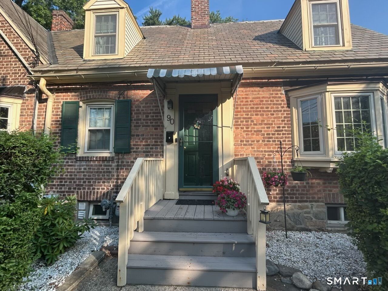 Property Photo:  90 Sims Street  CT 06604 
