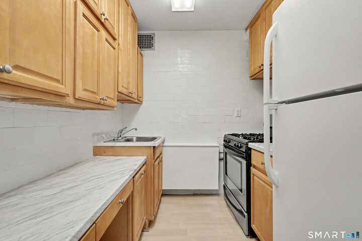 Property Photo:  125 Prospect Street 3D  CT 06901 