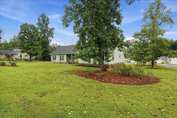 Property Photo:  300 Sundance Way  SC 29302 