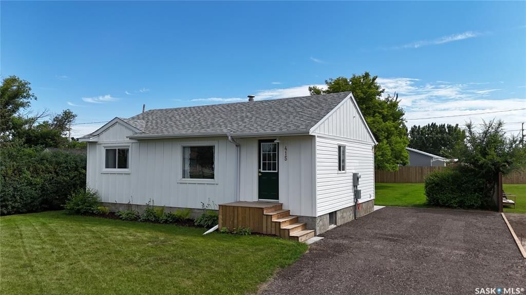 Property Photo: 415 Park Avenue SK S0L 2N0