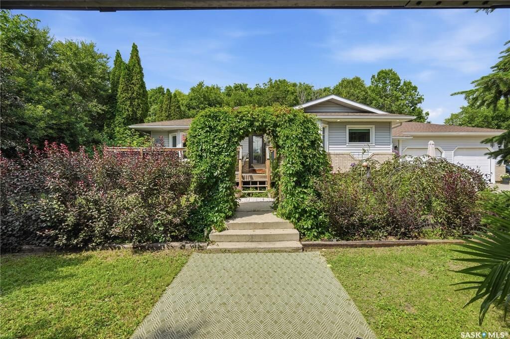 Property Photo: 3 Tregassa Drive SK S4L 5B1