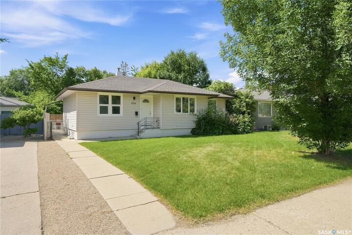 Property Photo: 1116 Ewart Avenue SK S7H 2K3