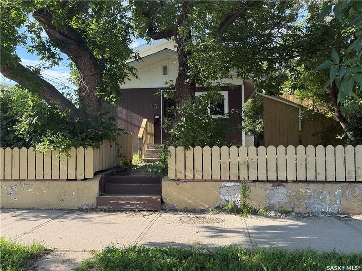 Property Photo: 25 Home Street W SK S6H 4X2