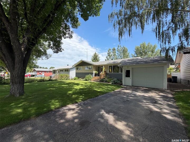 Property Photo: 386 4th Street E SK S0N 2M0