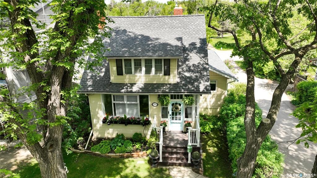 Property Photo: 2718 Regina Avenue SK S4S 0G5