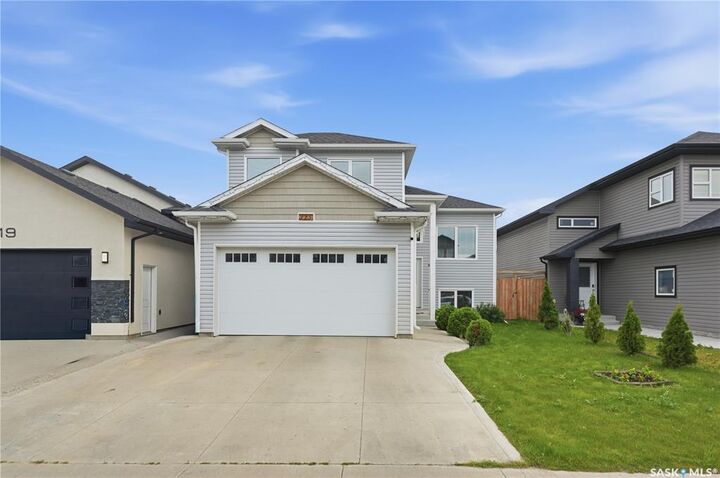 223 Ells Crescent — photo 1