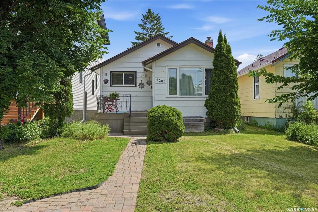 Property Photo: 2209 Queen Street SK S4T 4C6