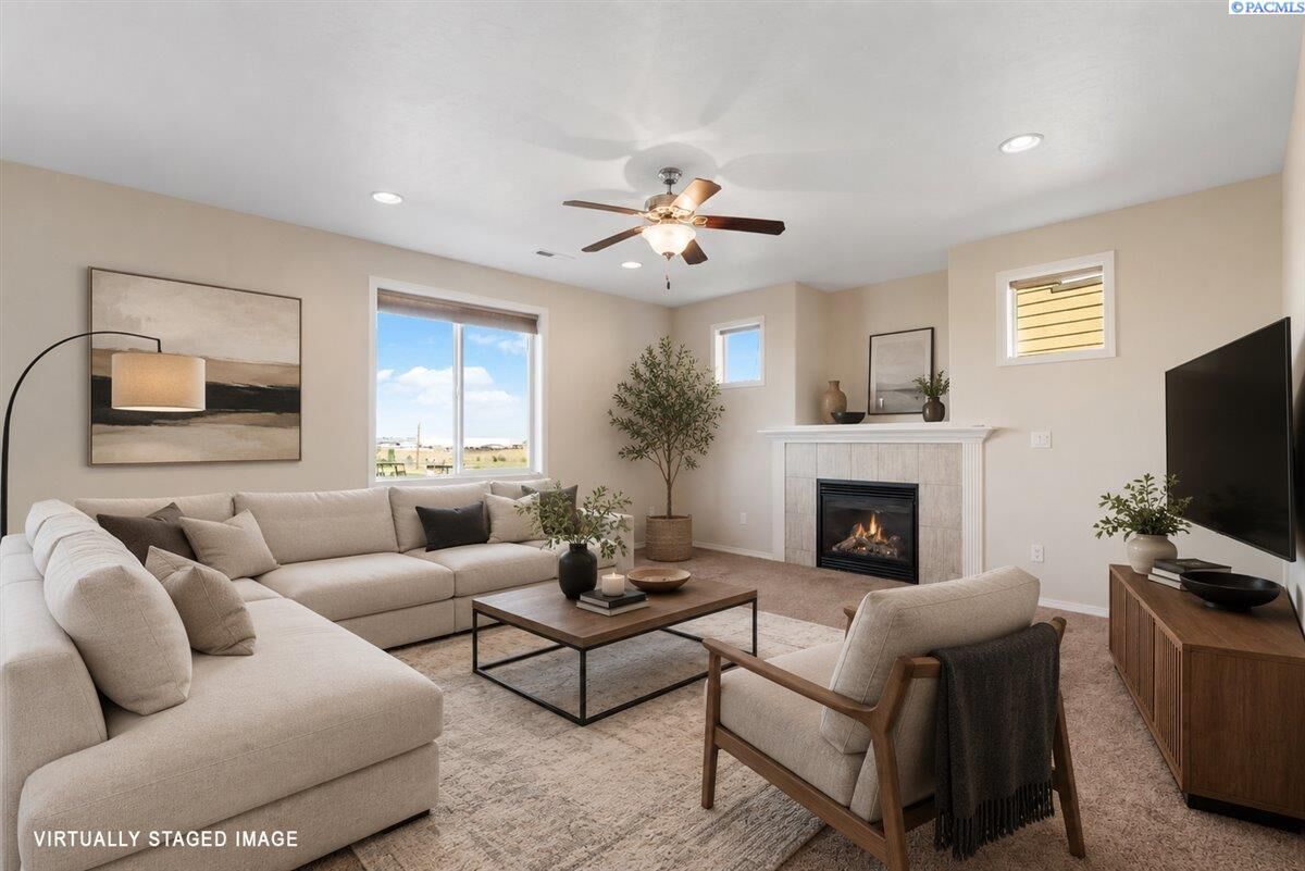 Property Photo: 2660 Sandpiper Loop WA 99354