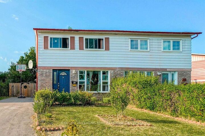 Property Photo:  48 Burkwood Crescent  ON M1B 1N8 