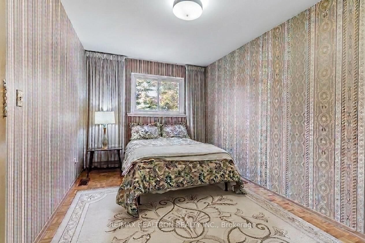 Property Photo: 31 Griffen Drive ON M1B 1A4