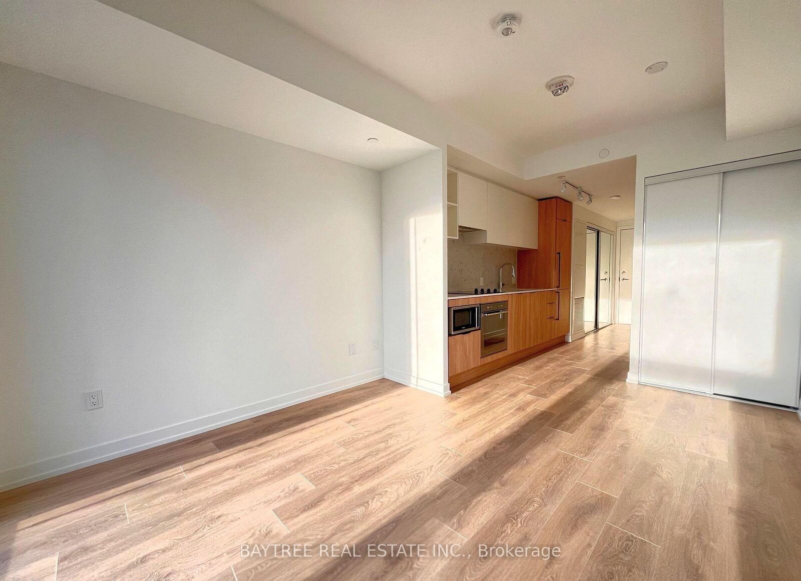 Property Photo: 82 Dalhousie Street 1708 ON M5B 0C5