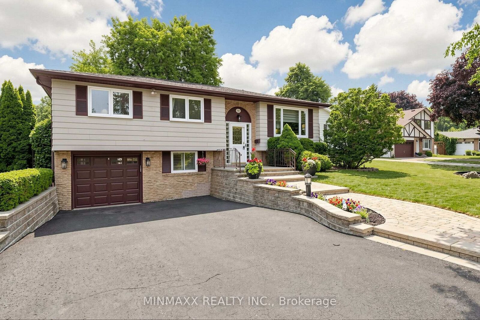 Photo de la propriété: 588 Strathcona Court ON L9T 3B5