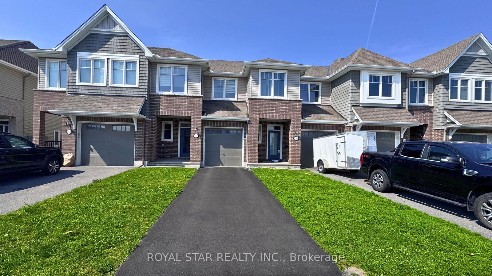 Property Photo: 154 Jardiniere Street ON K2S 2K1