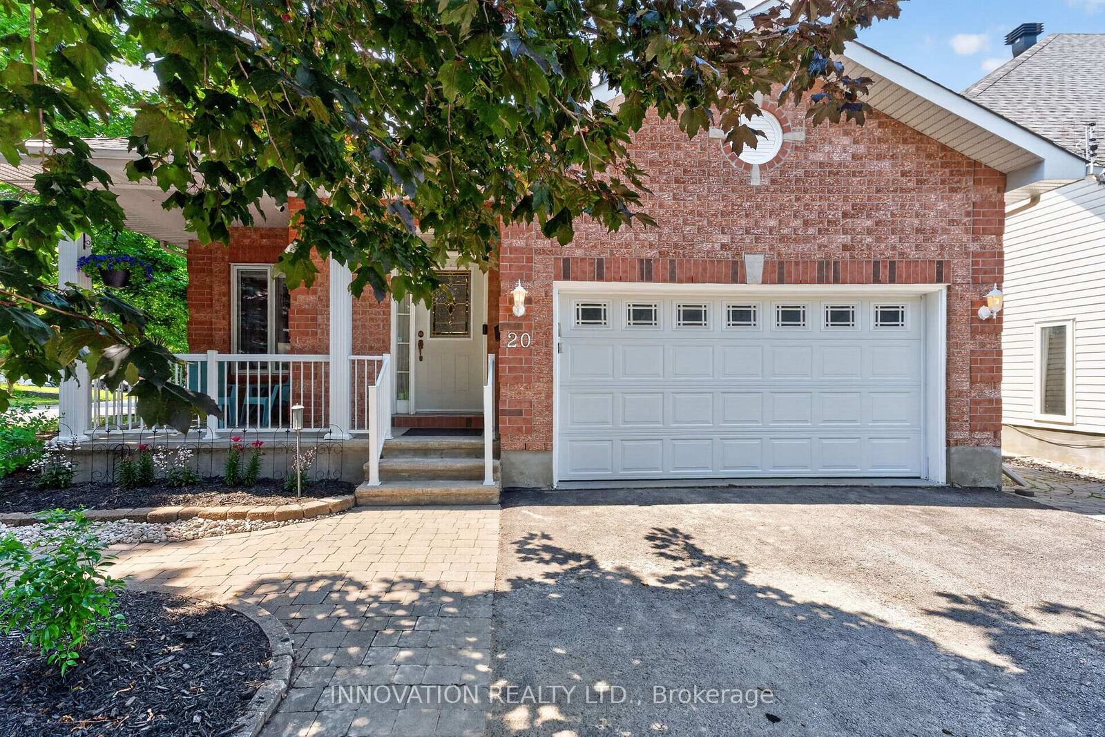 Property Photo:  20 Peikoff Crescent  ON K2K 3K8 