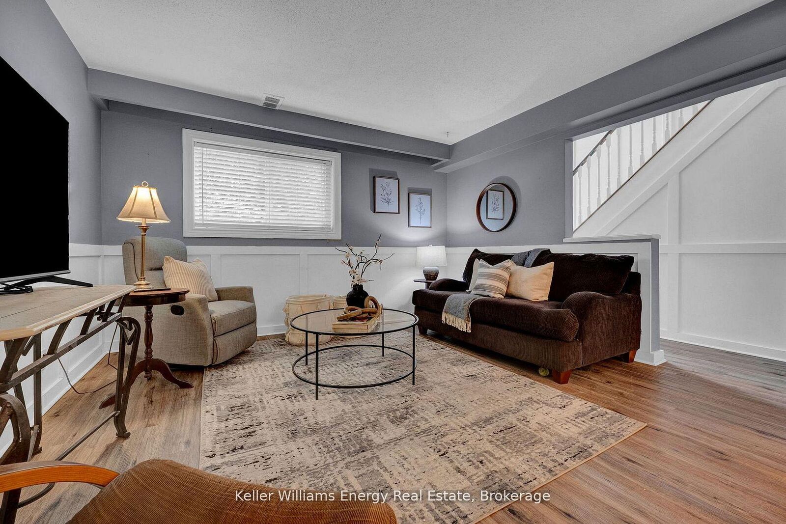 Property Photo:  906 Centre Street N  ON L1N 4V1 