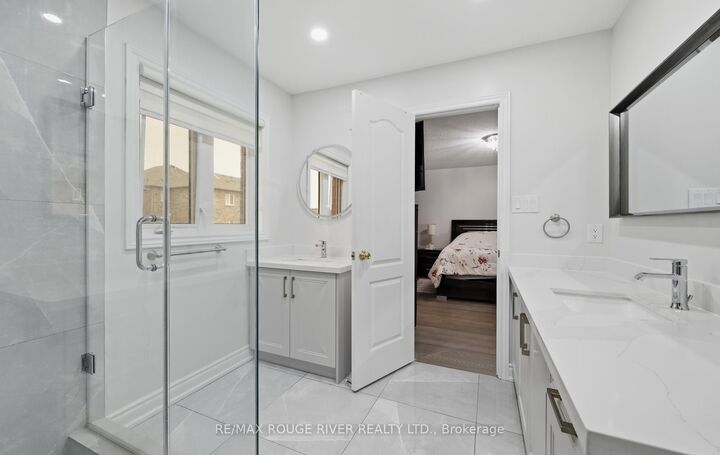 Property Photo: 886 Groveland Avenue ON L1K 0W1