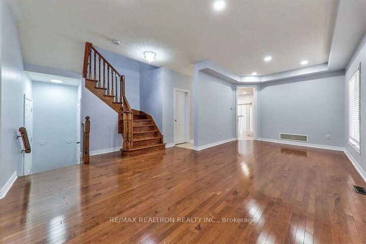 Property Photo:  46 Blue Meadow Court  ON L6B 0H9 