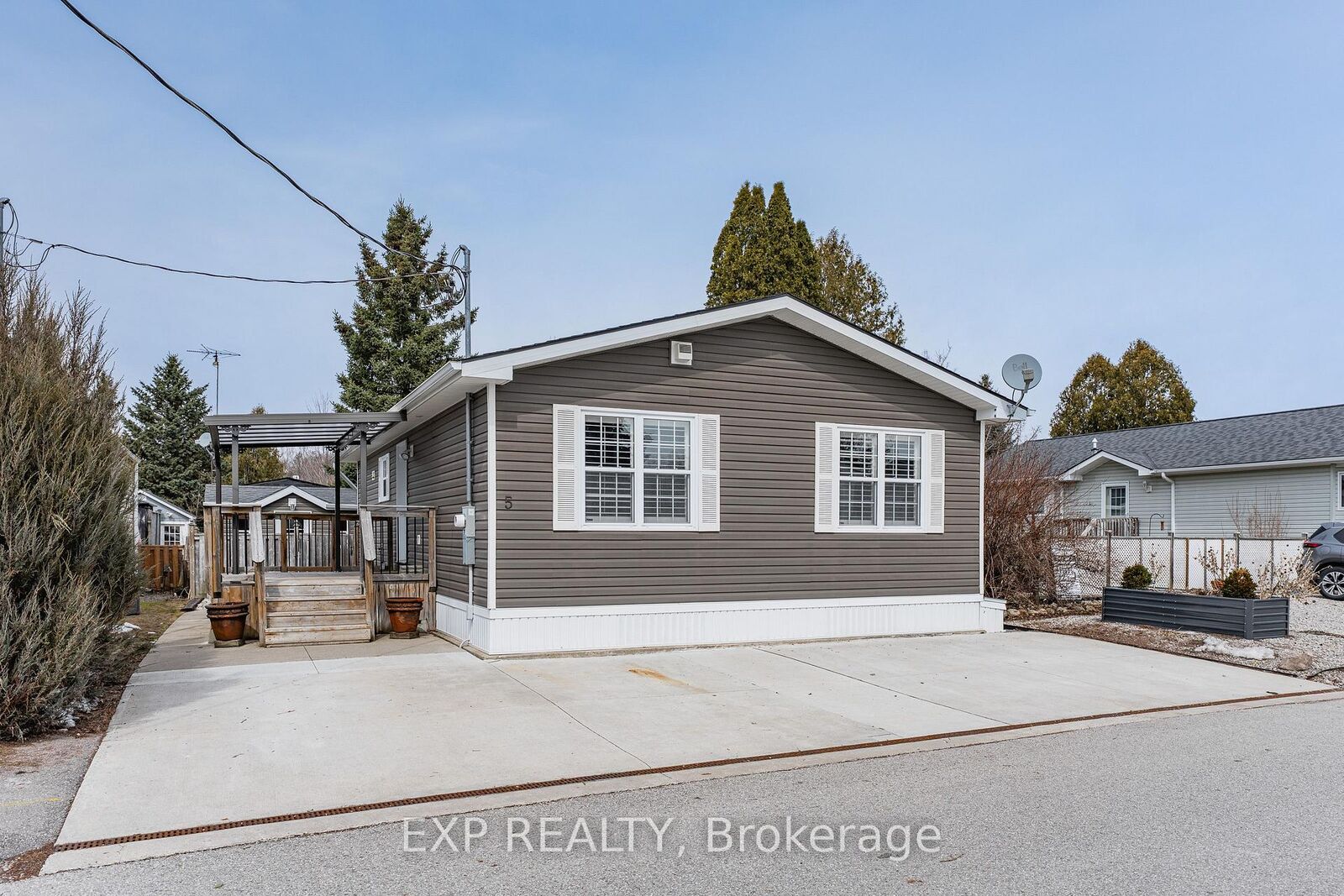 Property Photo:  5 Elm Street  ON N0B 2J0 