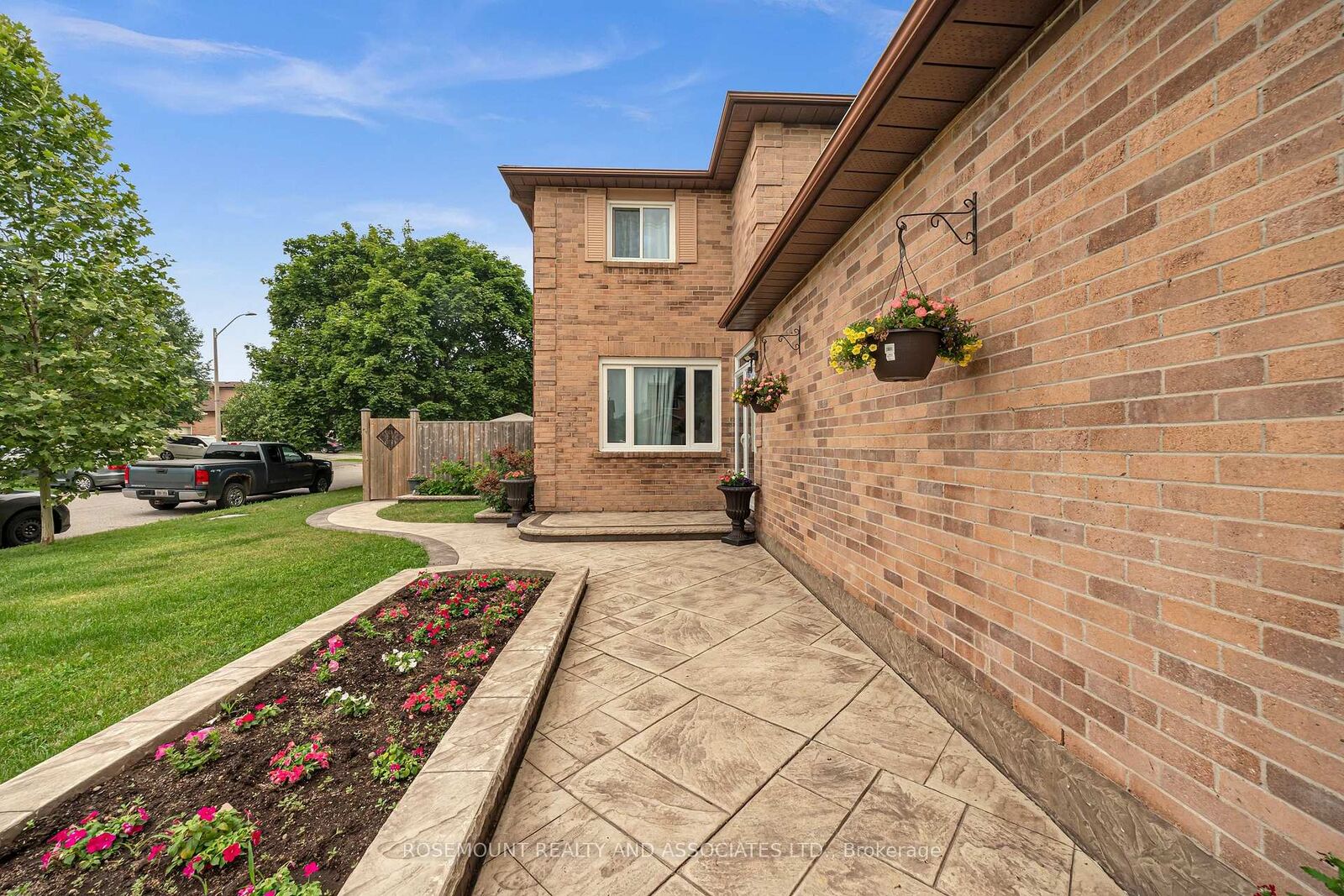 Property Photo:  95 Rotherglen N Road N  ON L1T 1T4 