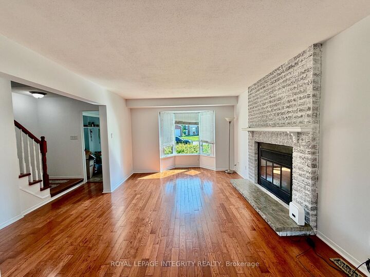 Property Photo: 1039 Karsh Drive ON K1G 4N2