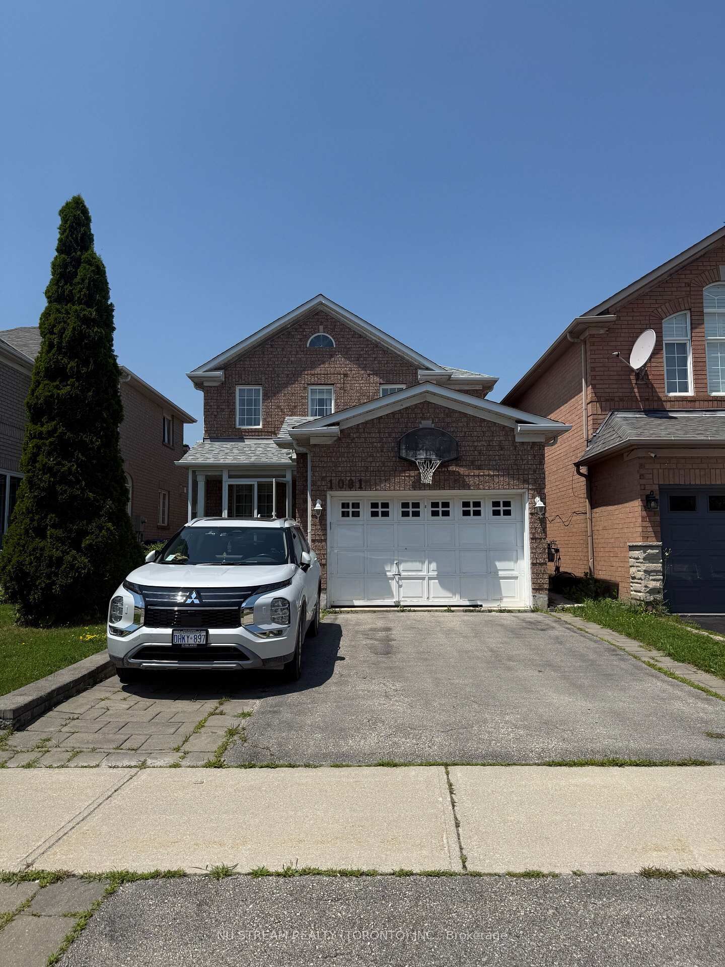 Property Photo: 1081 Blueheron Boulevard ON L5V 2J7