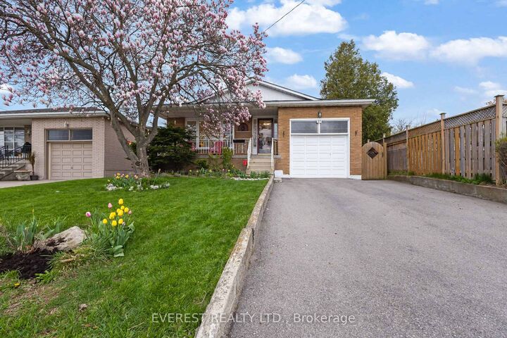 Property Photo:  27 Lavina Crescent  ON L9C 5S7 
