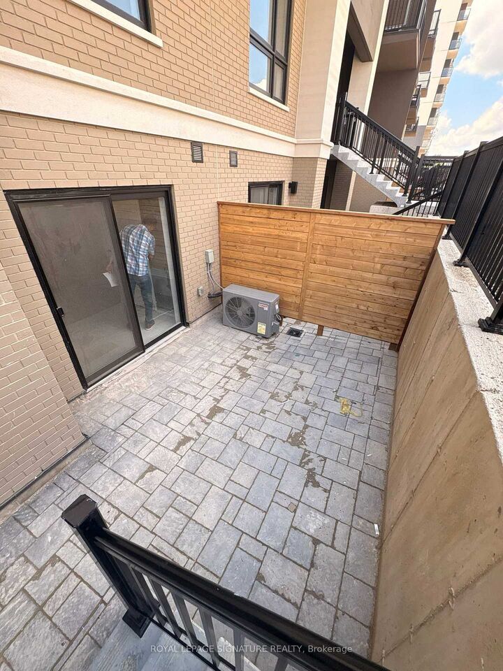 Property Photo: 25 Palace Street R8 ON N2E 0L3