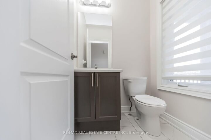 Property Photo: 3 Prairie Creek Crescent ON L6Y 6C9