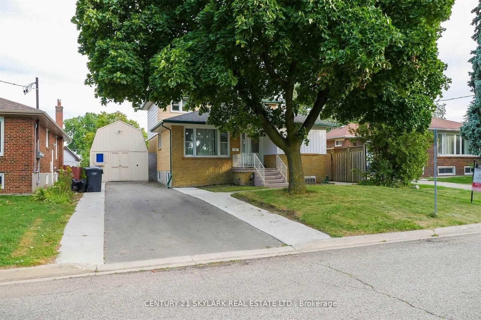 Property Photo: 35 Cumberland Drive ON L6V 1W5