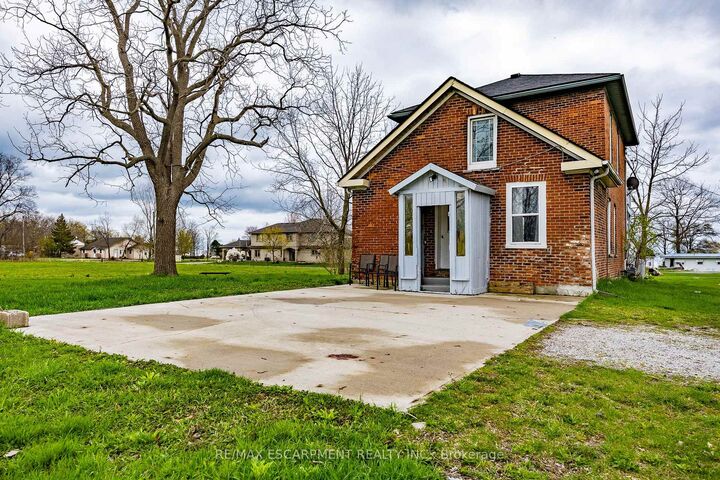 Property Photo: 29 Old Lakeshore Road ON N0A 1N3