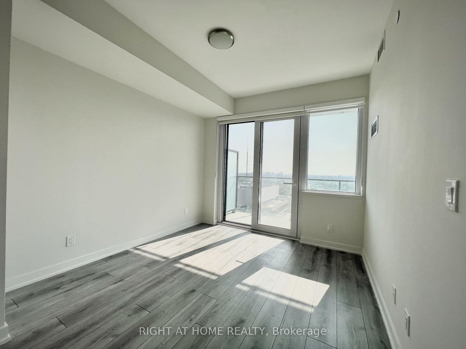 Property Photo: 15 Ellerslie Avenue 2301 ON M2N 0L7
